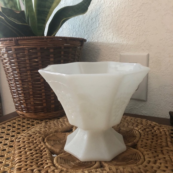 1970s Anchor Hocking Harvest Grape White Milk Glass Compote Vintage - Picture 8 of 9